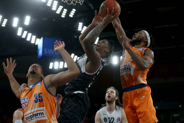 内球员之间 内球员之间